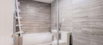 Contractor and Business Stays | Sleeps 6 | WiFi