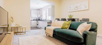 Contractor and Business Stays | Sleeps 6 | WiFi
