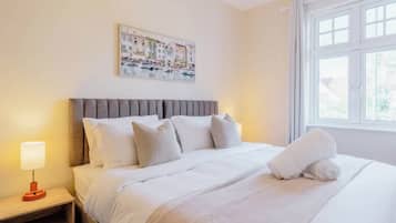 3 bedrooms, iron/ironing board, WiFi, bed sheets