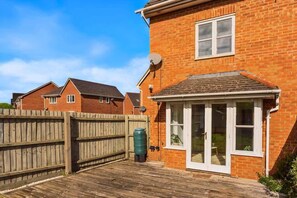 Exterior - Contractor-Hub Home | Close to MK & M1 (Wolverton)