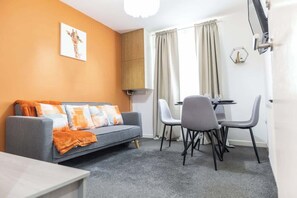 TV - Contractor-Friendly | Secure Parking & Fast Wi-Fi (West Midlands)
