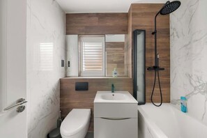 Shower, hair dryer - Sleeps 6 | Relocation & Long Stays, FREE Parking (Greater London)