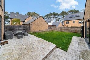Outdoor dining - Sleeps 6 | Relocation & Long Stays, FREE Parking (Greater London)