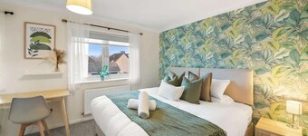 FREE Parking, 3 Bed House, Perfect for Work Stays