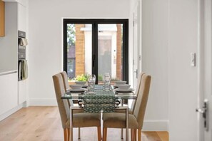 Dining - Modern 4BR Home, Ideal for Long Stays & Relocation (Greater London)