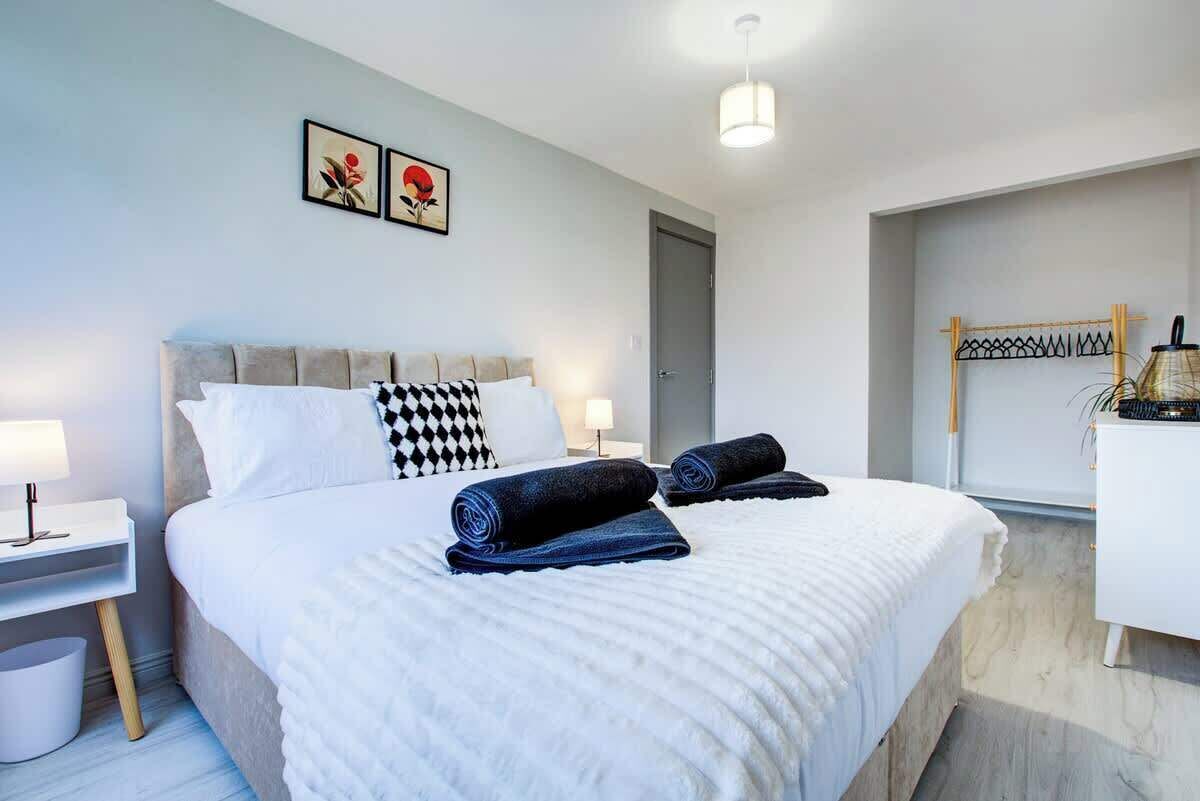 2 habitaciones, tabla de planchar con plancha, wifi y ropa de cama 