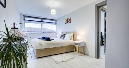2Bd Flat l M40 nearby l Free Parking l Free Wifi