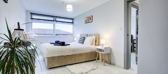 2Bd Flat l M40 nearby l Free Parking l Free Wifi
