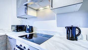 Fridge, microwave, oven, stovetop