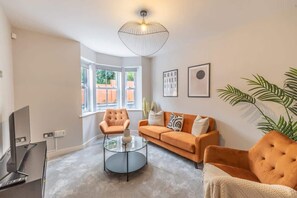 TV, offices - Central, Contractors l Garage & Driveway | Garden (West Midlands)