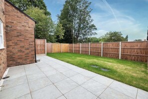 Property grounds - Central, Contractors l Garage & Driveway | Garden (West Midlands)