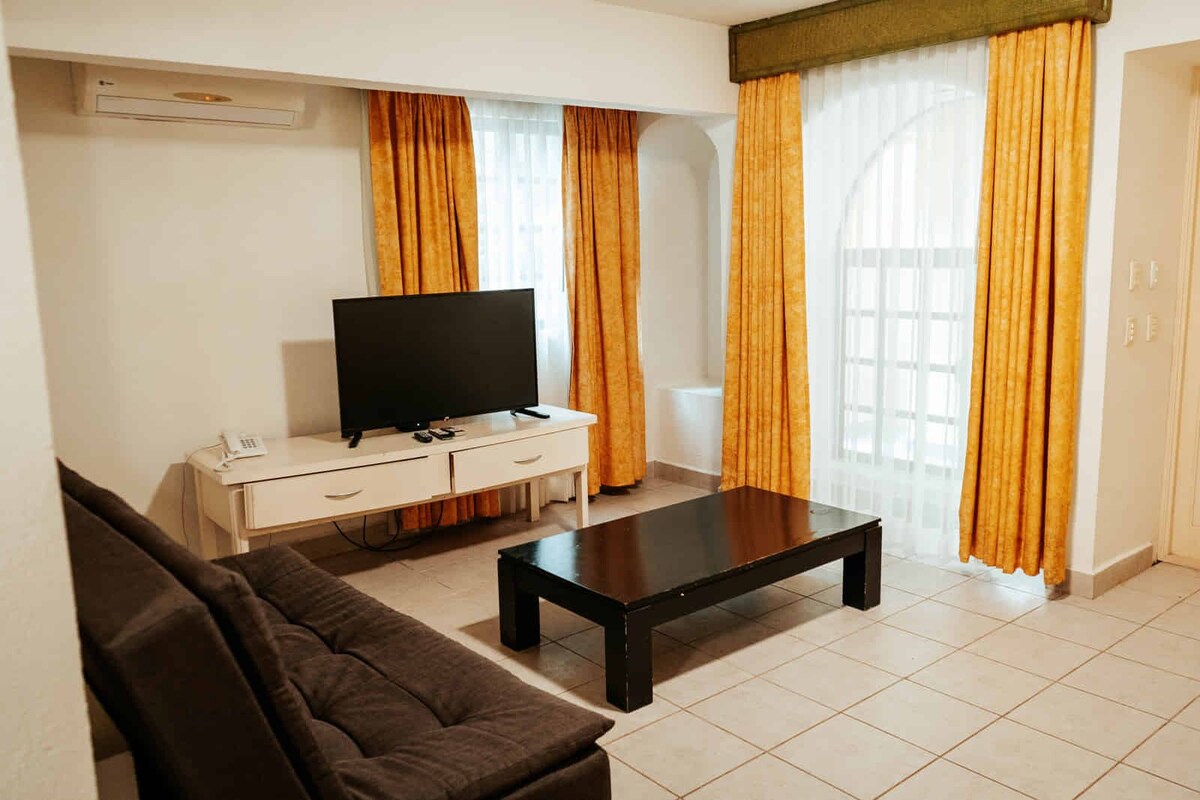 Family Room | Living area | 42-inch Smart TV with satellite channels