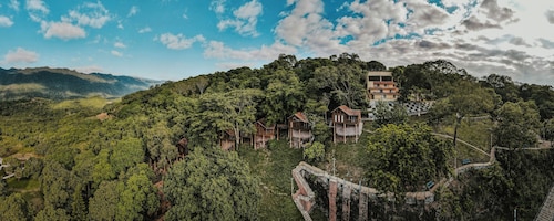 Cumbres Hotel y Cabañas