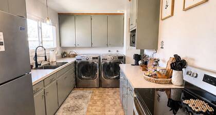 Delightful, cozy and warm 3-bedroom house with upgrade amenities in Yreka