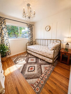 Interior - Delightful, cozy and warm 3-bedroom house with upgrade amenities in Yreka (Yreka)