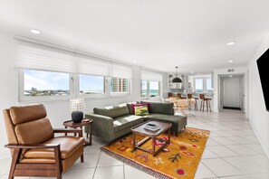 Apartment, 1 King-Bett (Santa Rosa Dunes 1061) | Wohnbereich
