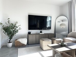 Living area - Zen Retreat: Designer Haven (Las Vegas)