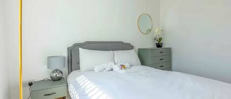 Iron/ironing board, WiFi, bed sheets