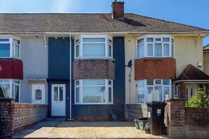 Exterior - Stylish 2 bed house (Filton)