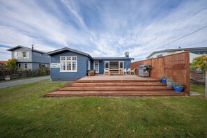 Exterior - Dragon Fly Cottage - Te Anau Holiday Home (Te Anau)
