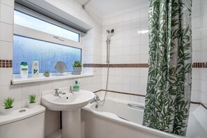 Dusche, Handtücher, Shampoo