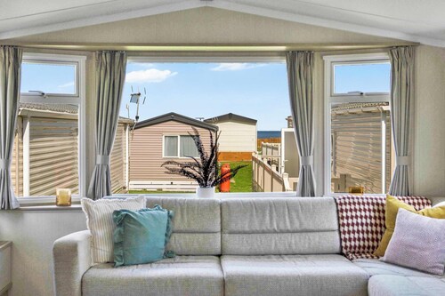 Free Parking - Pease Bay Family Caravan -3BR- WiFi