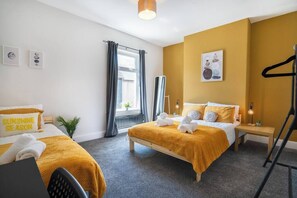 Iron/ironing board, WiFi, bed sheets - Central 2 Bedroom House-Parking- by ViVi Stays (County Durham)