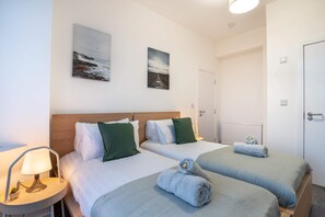 WiFi, bed sheets - 4BR-Lake District Park Stay-Central-Free Parking (Barrow-in-Furness)