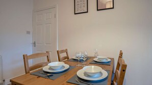 Dining - Near Beach 2BR Ground Floor Flat-Free Parking (Kirkcaldy)