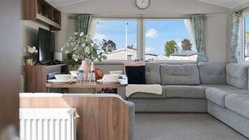 TV, fireplace, offices