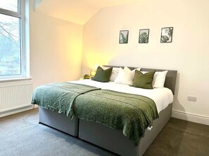 Iron/ironing board, WiFi, bed sheets - Charming 2BR Retreat Near Durham - Free Parking (New Brancepeth)