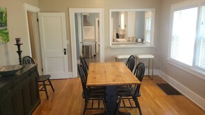 Dining - 2-bedroom bungalow retreat in charming Lawrence (Lawrence)
