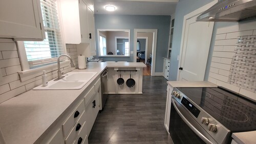 2-bedroom bungalow retreat in charming Lawrence
