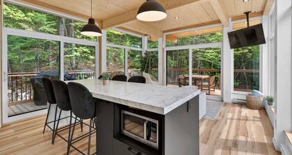 Cabin Retreat & Spa | La Cozy Creek Cabin