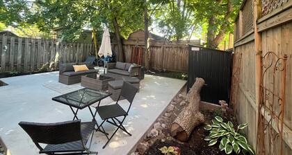 Spacious 2BR Toronto Suite/Parking+Laundry/Extended Stays/Near GO+ Downtown
