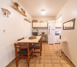 Dining - Apto para 6 com Garagem a 450m da Praia do Forte (Praia Grande)