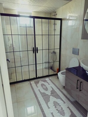 Toallas y papel de baño 