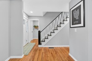 Interior - 4-bedroom house in welcoming Saratoga Springs walk to Saratoga Race Coarse (Saratoga Springs)