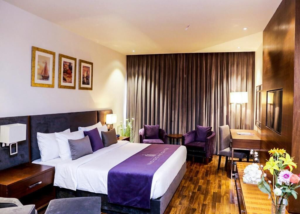 Phòng đôi Deluxe, quang cảnh thành phố | Két bảo mật tại phòng, bàn, phòng cách âm, bàn ủi/dụng cụ ủi quần áo 