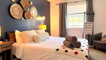 Desk, WiFi, bed sheets