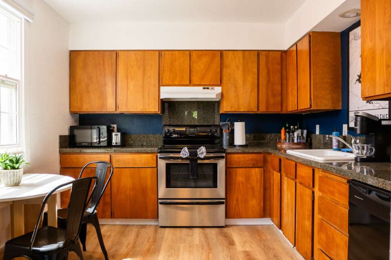 Fridge, microwave, stovetop, dishwasher