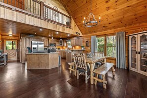 Dining - Sapphire Sky | Kids Fun Zone | Sauna | Mtn Views (Mineral Bluff)