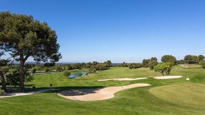A golf course with sand bunkers, a flag, and a large tree. - Provence Country Club by Interhome (L'isle sur la Sorgue)