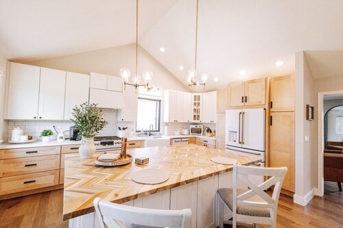 Harper’s House - A Cozy 3-bedroom, pet-friendly, beach getaway