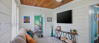 Sallier St. Jewel Box 2-bed 2-bath home by Casinos, refineries, I-10 & Hospitals