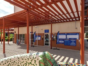 Terrace/patio - À 2 km de la plage | Piscine sur place | AC + Wifi (ARGELES-SUR-MER)