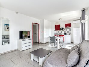 TV - Cosy studio proche de la plage | Piscine sur place (ARGELES-SUR-MER)