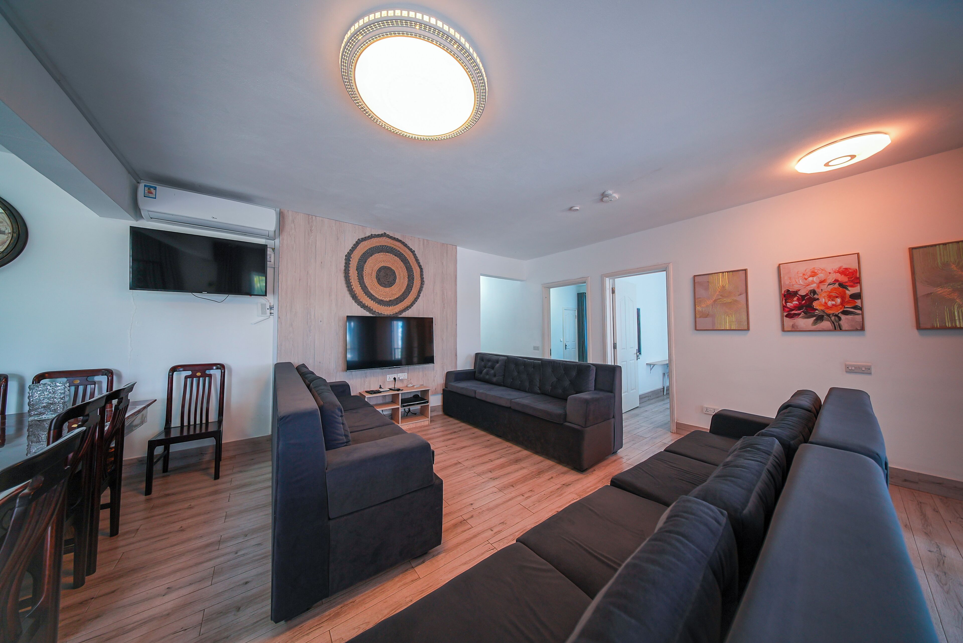 Private Property With Big Garden, Swimming Pool. 10 Minutes Walk To The Beach. - Mauritius
