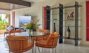 Interior - Beachfront Resort-Style Villa. Pickleball, tennis, Pools, Restaurant (Cruz de Huanacaxtle)