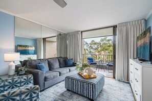 Smart TV, books - Modern Ocean View Maui Condo - Top Floor - Walk to Beach & Dining (Lahaina)